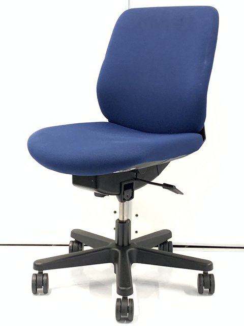 【中古】トルテ   イトーキ（ITOKI） 肘無ローバックチェア