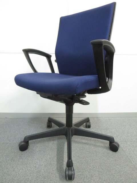 【中古】エスクード（クッション）   オカムラ（okamura） 肘付ハイバックチェア