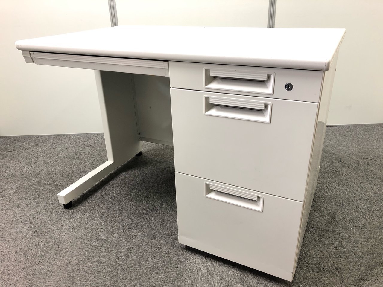 【残り1点！！】ﾌﾟﾗｽ製　片袖デスク　ホワイトカラー【人気商品】【収納】
                        その他シリーズ
                                    中古
            