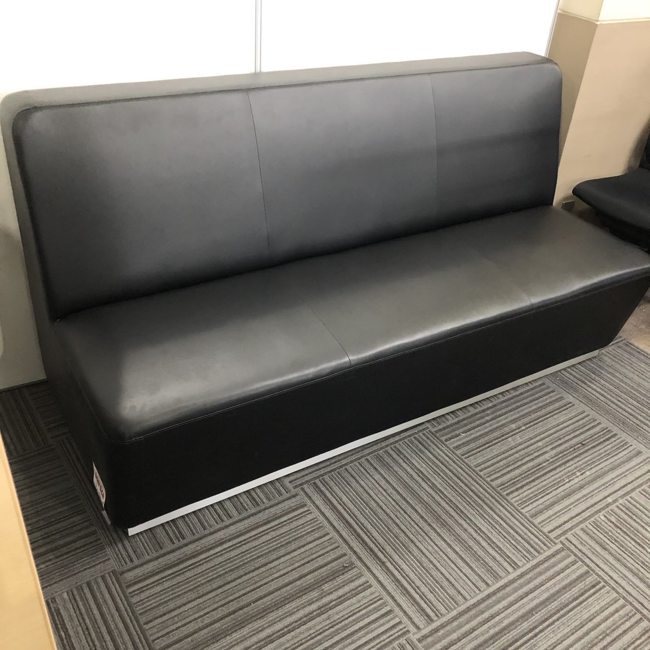 【状態A】【待合室にもおすすめ！】【店頭で見る事も可能です！！】【トップメーカー品　内田製　３人用ソファー入荷！！】人気のブラック色
                        その他シリーズ
                                    中古
            