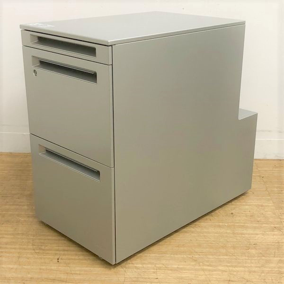 【未使用品】フリー アドレスデスクのスペース・収納を最大限に！2020年製
                        フィットワゴン・キャビネットシリーズ
                                    新古品
            