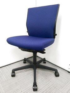 【少数入荷】定番のランバーサポート機能付きチェア！ワイドな座面でゆったり着座！