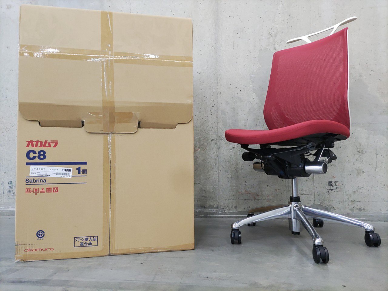 【関東倉庫在庫品】
隠れた名品！
触り心地が良いスエード生地！ 
チェアのランクとしての位置付けは、
バロンとフィーゴの間くらいです。
【管理番号：A00718668】 
本体カラー：レッド/
フレーム：ホワイト
                        ゼファー（メッシュ） 
                                    新古品
            