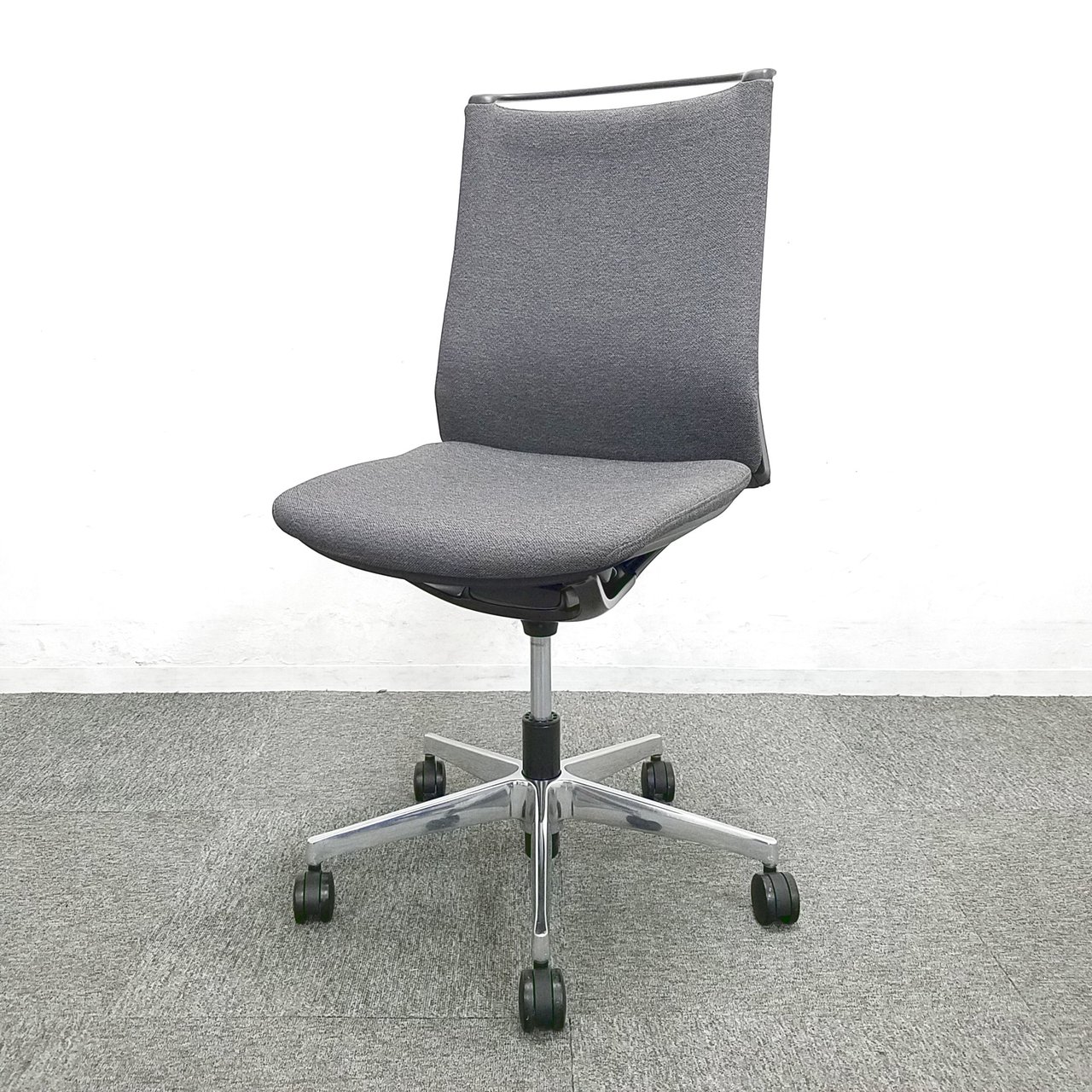 【15脚入荷】現行モデル！オカムラのmode！優しく包む座り心地！中古　高級チェア　オフィスチェア　OAチェア　オカムラ　テレワーク　在宅ワーク
                        モード（アルミ脚） 
                                    中古
            