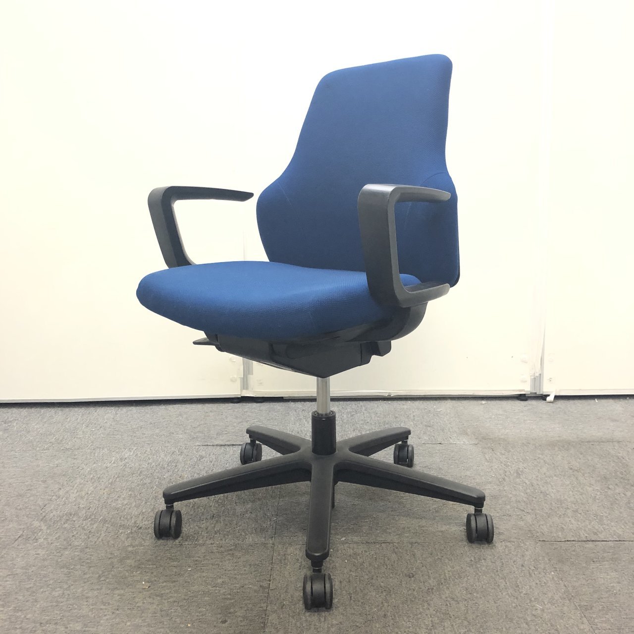 【尼崎店限定価格！！】コクヨ｜グーフォ｜ブルーカラー｜肘付きローバックチェア！！【関西在庫数ナンバーワン・尼崎店】
                        グーフォ 
                                    中古
            