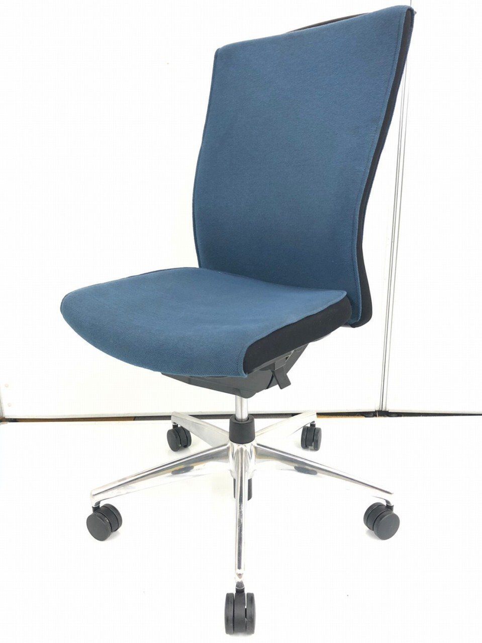 【残り1点限り】【人気商品】コクヨ製　プントチェア　ブルーカラー　背面・座面布製【国内メーカー】
                        プント 
                                    中古
            