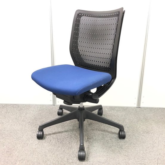 【中古】ヴィスコンテ   オカムラ（okamura） 肘無ローバックチェア