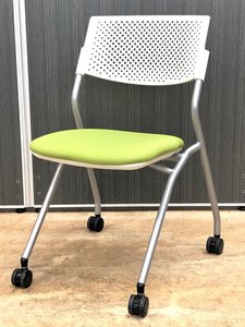 【ロット入荷！】コンパクトでスタイリッシュ！ミーティングシーンにオススメ！【UCHIDAブランドのネスティングチェア】