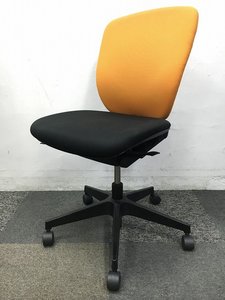 【イトーキ製】オフィスチェアの定番の商品の入荷です！　オレンジ色でオフィスを賑やかにします！【プラオチェア】
