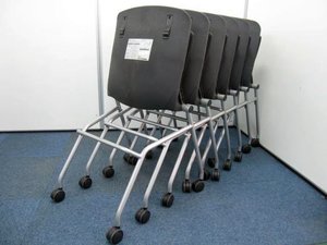 【6脚セット】【落ち着きのあるブラック！】【会議室や休憩室で便利なネスティングタイプ！】ミーティングチェア