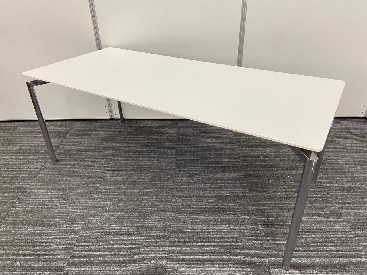 横幅180㎝　ミーティングテーブル
                        その他シリーズ
                                    中古
            