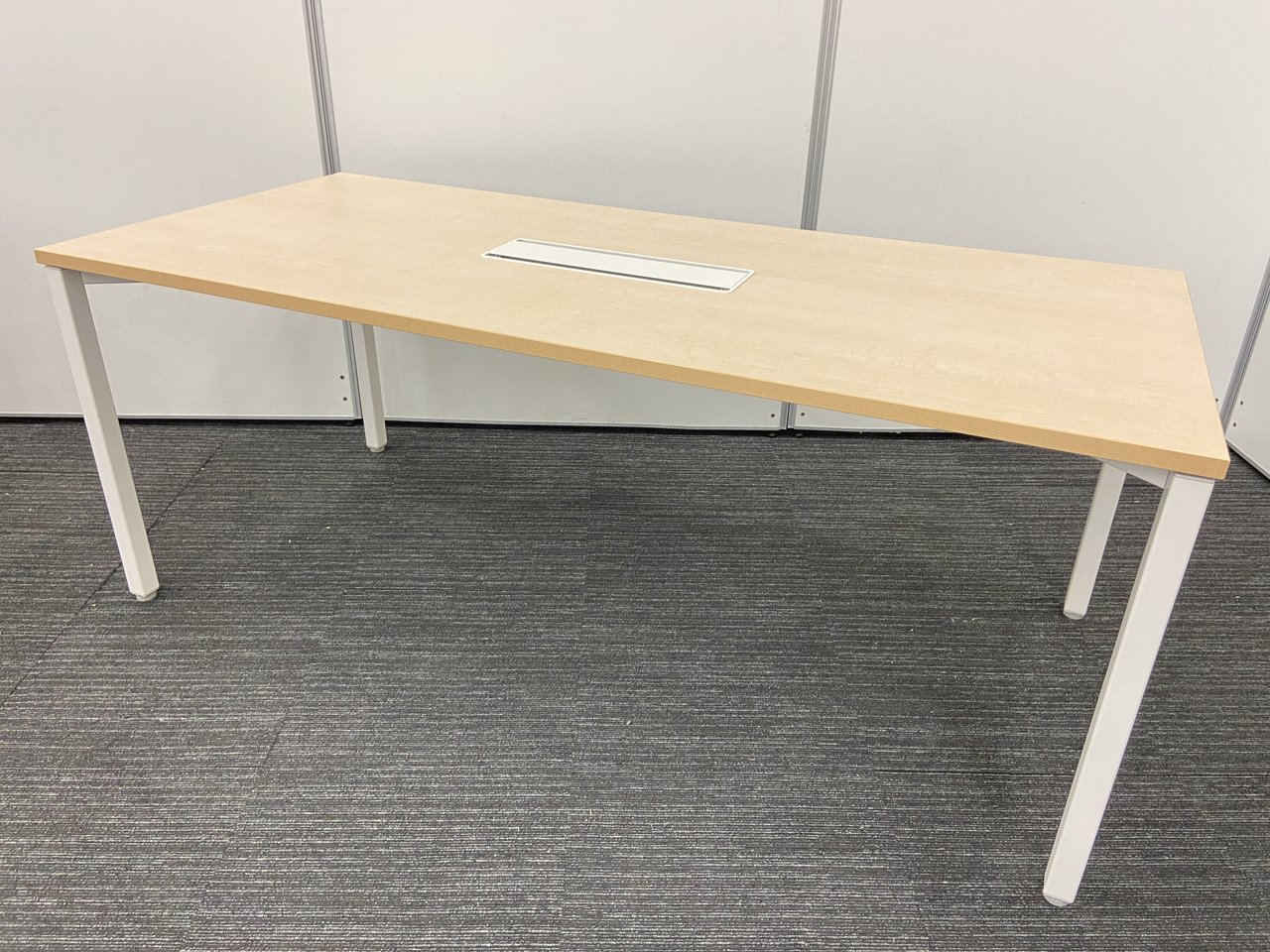 横幅1800㎜　ナチュラルテーブル
                        ノティオ 
                                    中古
            