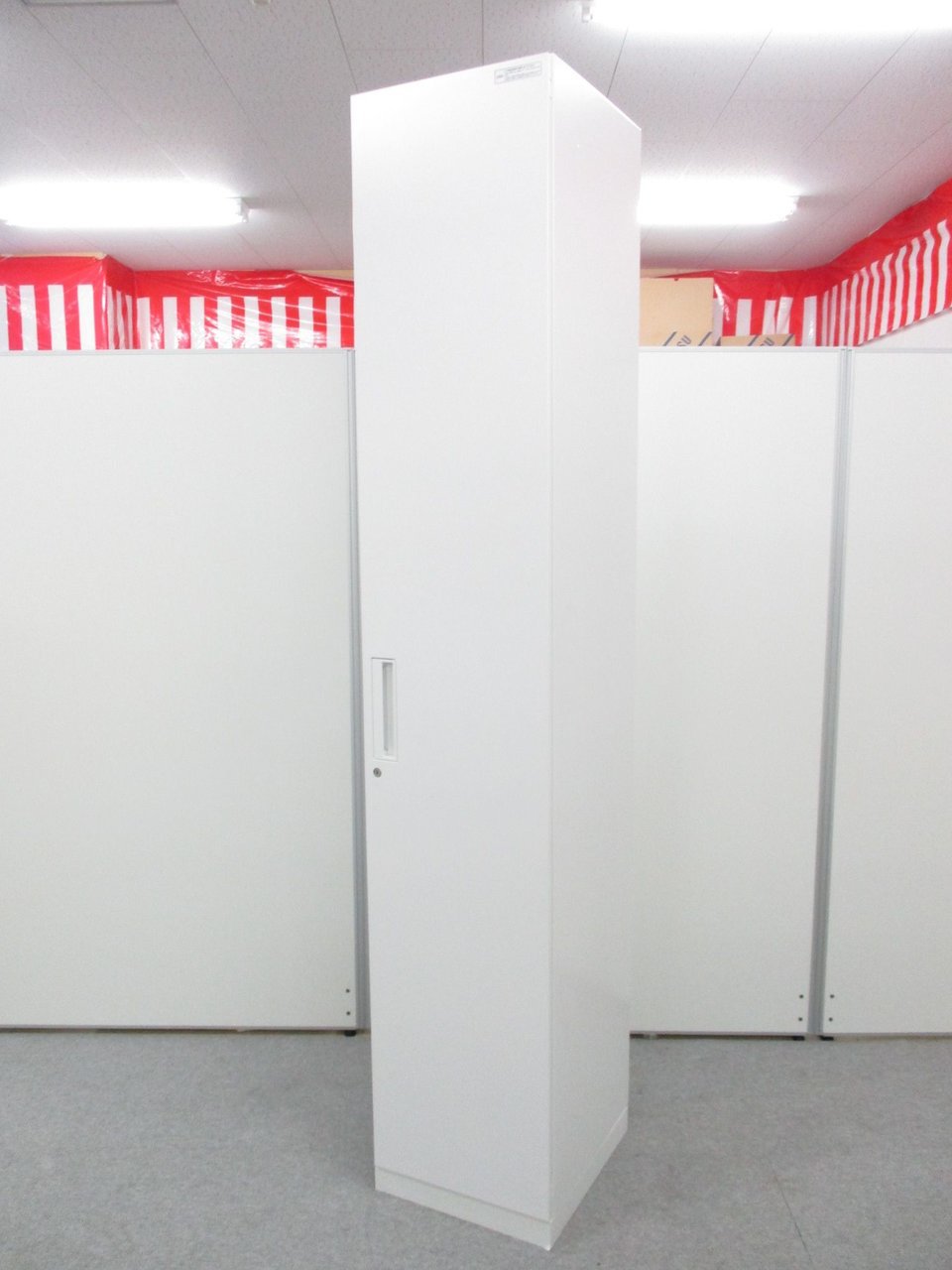 コクヨ製　1人用ロッカー　場所を取らないスリム設計で高さH2160シリンダー式
                        エディア 
                                    中古
            