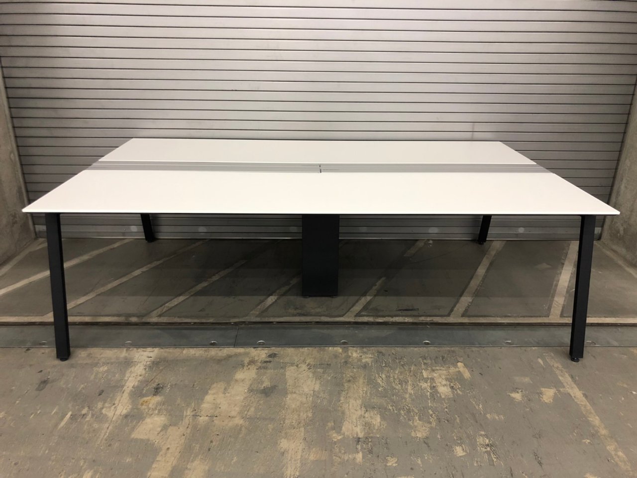 【関東倉庫在庫商品】◆シャープさと使い心地の融合により、オフィスシーンにこれまでにない空間を演出します（管理番号A00717999）
                        サイビ ティーエックス 
                                    中古
            