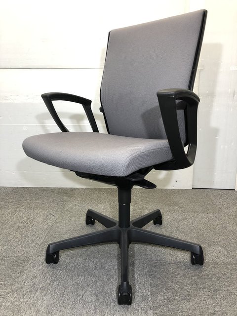 【中古】エスクード（クッション）   オカムラ（okamura） 肘付ローバックチェア