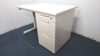 ７台入荷しました！！【ホワイトカラーの人気片袖机の入荷です！！コンパクトサイズの1000ｍｍ幅！！】■プラス■フラットライン