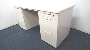 【定価約5万円！！オフィスが明るくなるカラー！！人気のホワイト！！収納力もバツグン！！】■プラス■フラットライン