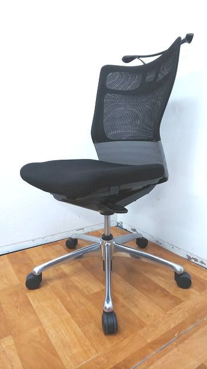 【定価約万円！！通気性バツグンンの快適メッシュチェア！！座面クッションタイプの人気商品の入荷です！！】■オカムラ■フィーゴ
                        フィーゴメッシュ 
                                    中古
            