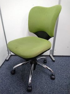 プラス製　プロップシリーズ　グリーンカラー　肘無しローバックチェア！！