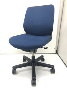 【商品入れ替えセール：￥7,200→￥5,760】イトーキ製　トルテ　肘無しチェア【コンパクト】【ローコスト】☆