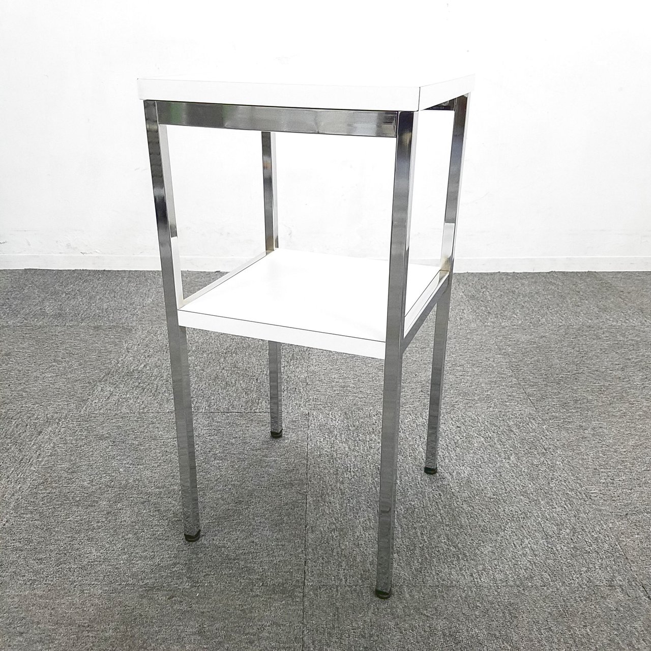 【2台入荷】マルチに活躍！コンパクト電話台入荷！　電話台　エントランス　予防　アルコール　テレフォンスタンド
                        Telephonestand 
                                    中古
            