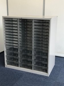 トレイの深さ混在。コンパクトなクリスタルトレイ。筐体・トレイの底に傷ありのため特別価格にて