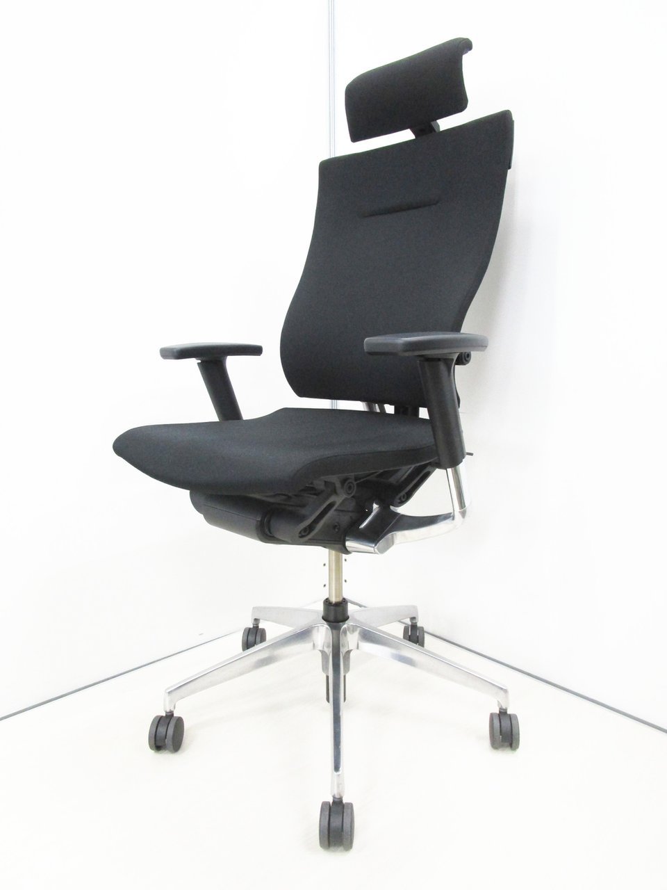 【限定1脚入荷！】イトーキ製　スピーナ　肘付きチェア【ヘッドレスト付き】【可動肘】【人気商品】
                        スピーナ（クロスタイプ） 
                                    中古
            