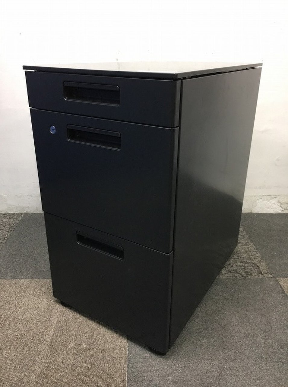 フリーアドレスデスク用　A4ファイル2段収納可能　ロット　大量入荷　新規購入　入れ替え　流行りのブラックカラー　おすすめ
                        GTワゴン 
                                    中古
            