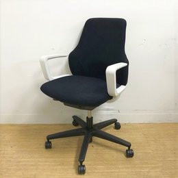 【人気商品】【在庫多数】コクヨ製　グーフォチェア　ブラック×ホワイトカラー　デザインがオシャレなチェア【固定肘】【国内メーカー】