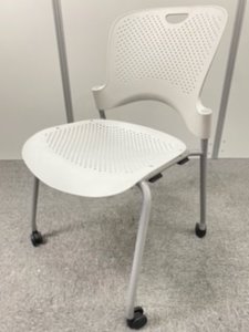 【スタッキングチェア】【残り2脚】Herman Miller　ケイパー　ホワイトカラー　座面を重ねて収納　【コンパクト収納】【海外メーカー】