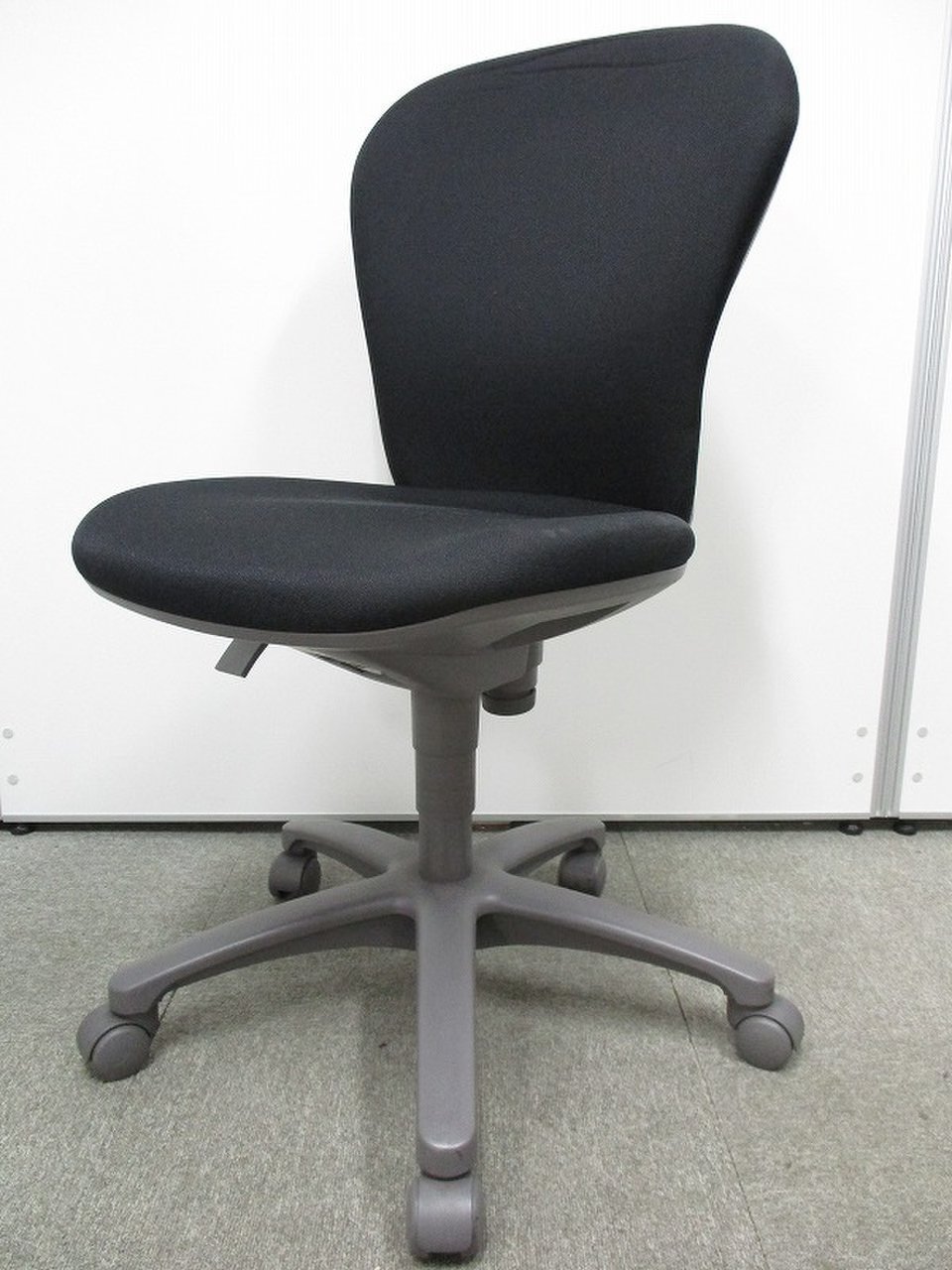 【ロット商品】コクヨ｜レグノ｜ブラックカラー｜肘無しローバックチェア！！【関西在庫数ナンバーワン・尼崎店】
                        レグノ 
                                    中古
            