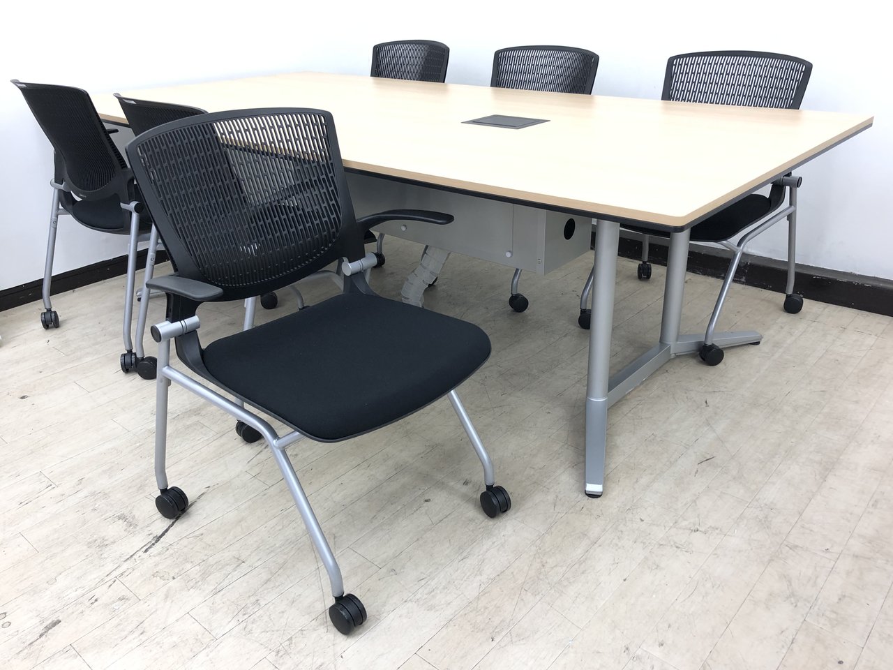 【1台限定品！】【幅2400㎜】高級チェアシリーズラティオⅡ（RatioⅡ）春日部入店※大きさ注意一枚天板ナイス木目カラー◆オカムラ製
                        ラティオⅡ 
                                    中古
            