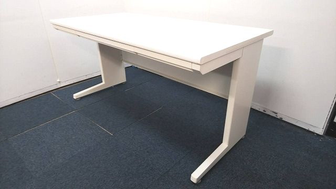 【定価約6万円！！1400ｍｍ幅の人気ホワイトカラー平机の入荷です！！】■オカムラ■ヴィラージュ
                        ヴィラージュ 
                                    中古
            