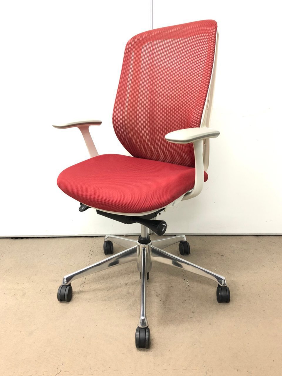 【ロット商品！！】オカムラ｜シルフィー｜レッドカラー｜固定肘付きハイバックチェア！！【オフィスチェア店】【10％OFF】
                        シルフィー（メッシュ） 
                                    中古
            