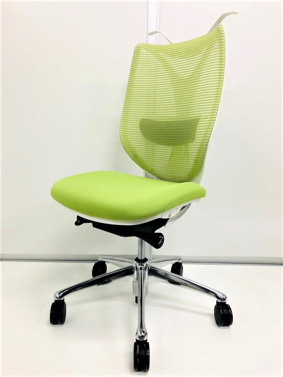 【２脚入荷！！】【ランバーサポート付き！！】オカムラ｜サブリナ｜ライトグリーンカラー｜肘無しハイバックチェア！！【オフィスチェア店】
                        サブリナ 
                                    中古
            