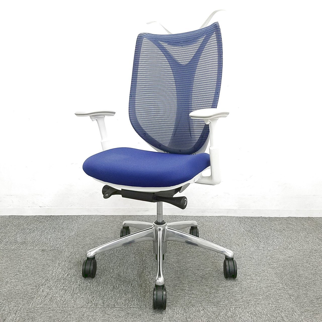 【限定1脚入荷】バロン、シルフィを凌駕する座り心地！ 世界的有名デザイン会社、ジウジアーロ社とのコラボレーションチェアです！ オカムラ/サブリナ
                        サブリナ 
                                    中古
            