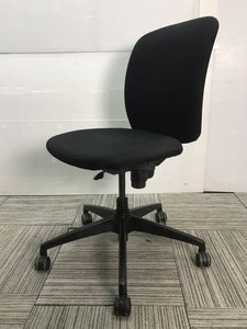 【スチールケース製】【ブラック】【アプト】【肘無】【ローコスト】【7000円以下】