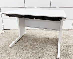 人気のホワイト平デスク　W1000なので使いやすいサイズ！！コクヨ/is/ホワイト