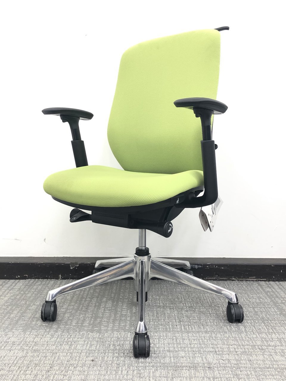 【デスクワークにはこれ！】オカムラ製/シルフィー/背面クッション/ライムグリーン色◆売れてます！
                        シルフィー（クッション） 
                                    中古
            