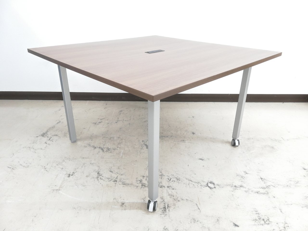 【正方形天板】【キャスター付き】【オカムラ】【京都・滋賀】
                        その他
                                    中古
            