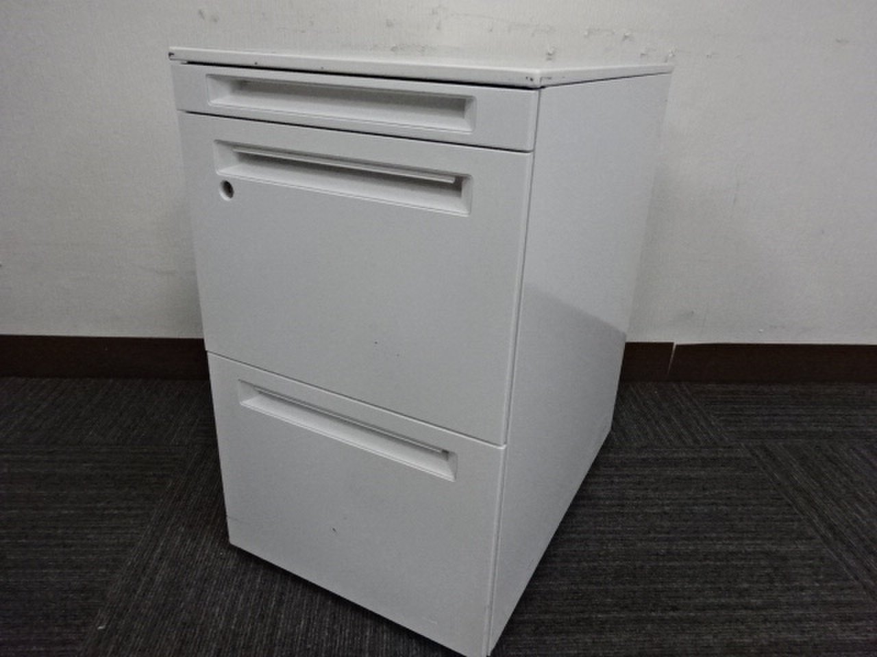 【3段ワゴン】【プロユニット】【オカムラ】【ホワイト】【フリーアドレスデスク用】【高さ650】【鍵確認】
                        プロユニット 
                                    中古
            