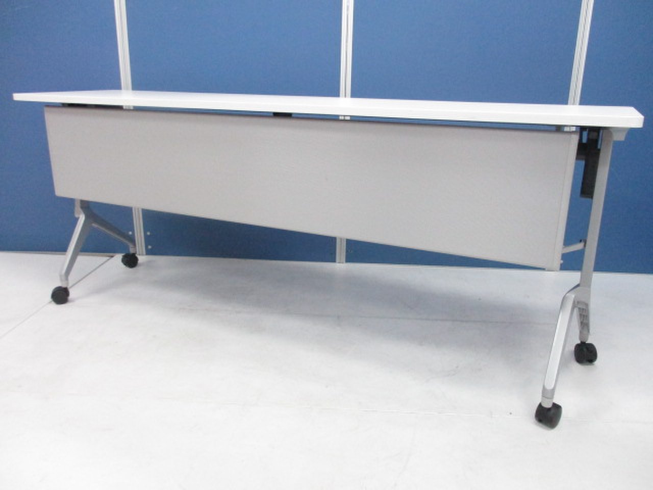 【中古】KTT-1200PAW コクヨ/KOKUYO スタックテーブル(長机/折りたたみ/会議用) 
【３台揃い!!】コクヨ製サイドスタックテーブル、ホワイトカラー【平行スタック】
                        KTT-1200PAW
                                    中古
            