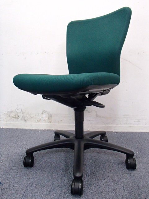 【中古】カロッツァ   オカムラ（okamura） 肘無ローバックチェア