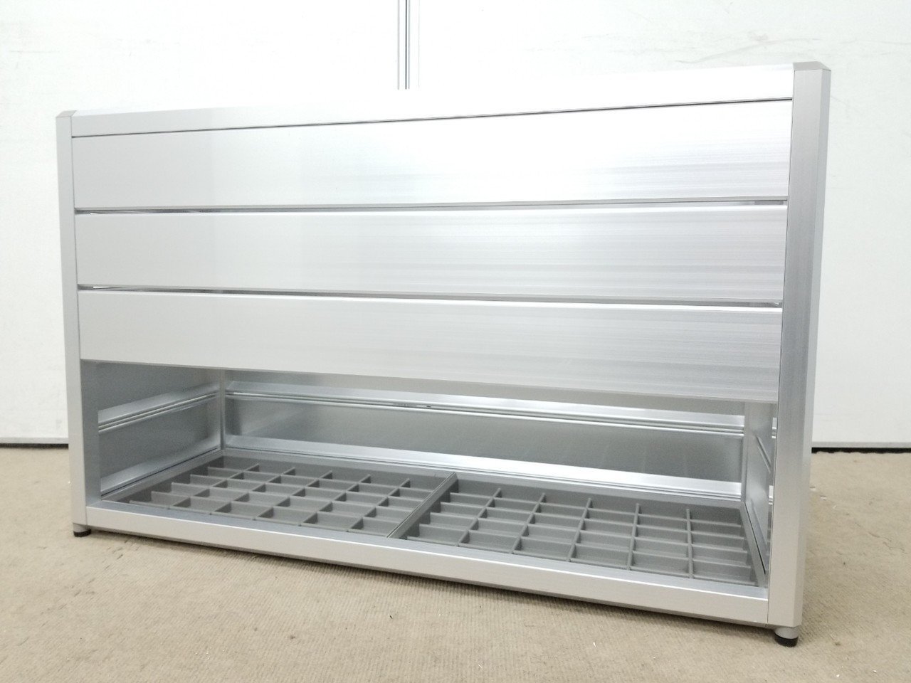 【スタイリッシュなデザイン！】■オカムラ製　傘立て　シルバーパネル付【オフィスの必需品！】
                        L975シリーズ
                                    中古
            