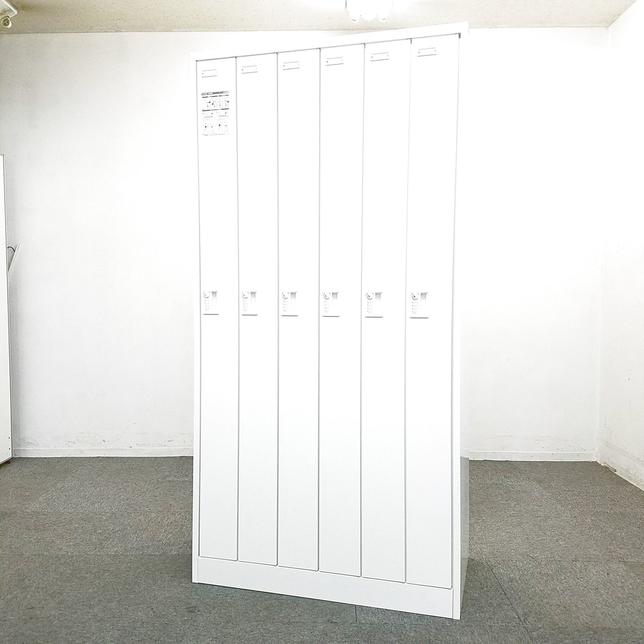 【2台入荷】状態綺麗なロッカーが入荷しました！中古　ロッカー　更衣室　キャビネット　ホワイト　6人用ロッカー
                        FZ-W 
                                    中古
            