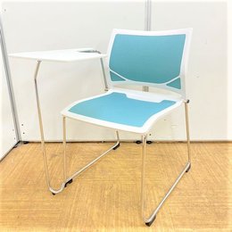 【美品】【2020年製】【座面、背面メッシュタイプ】【メモ台付きでセミナーにぴったり！】
