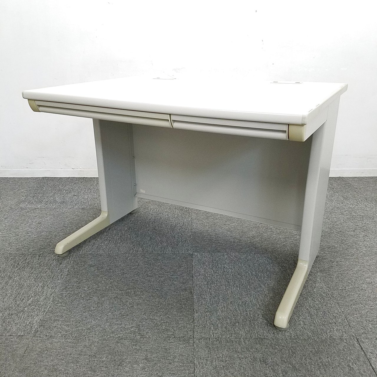 増員の際の必需品！オカムラSDデスク！コンパクトな幅1000サイズ！中古　オフィス家具　デスク　平机
                        SD-Vデスクシステム 
                                    中古
            