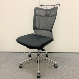 【高級感のあるデザイン！】
通気性の良いメッシュと柔らかなクッション性を両立したチェア！
【オカムラ_フィーゴメッシュ】