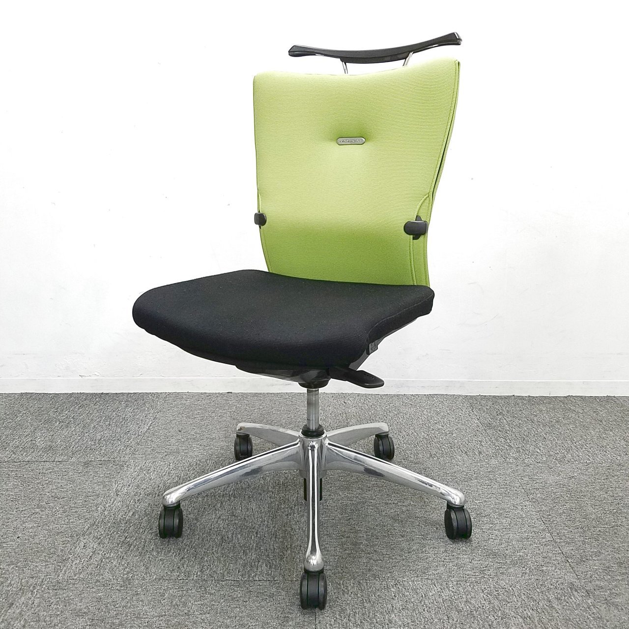 【座り心地良好の定番チェア】オカムラ（okamura）フィーゴ/色：ライトグリーン◆お得なハンガー付き商品
                        フィーゴサイドファスナー 
                                    中古
            