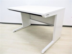 【中古市場で人気のシリーズ！】
ワイドの広い配線カバーで整頓ラクラク！
イトーキ/CZR/ホワイト